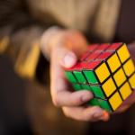 Nemožné je možné alebo ako vyriešiť základné modely Rubikovej kocky Prečo sa kocka nedá vyriešiť