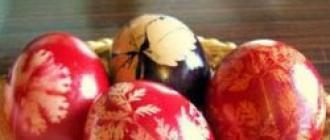 Varför ägg är röda till påsk: biblisk legend Hur ägget blev rött